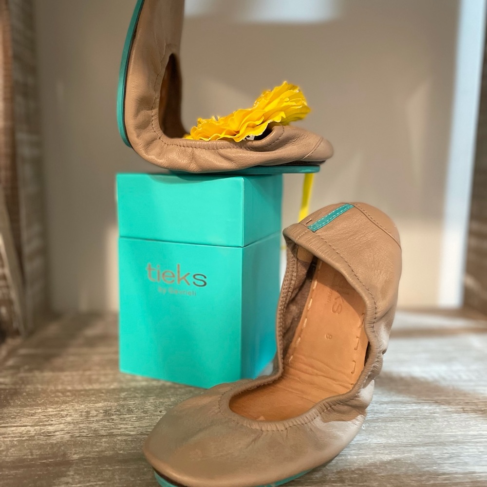 TIEKS  in TAUPE sz 8 Original pkg